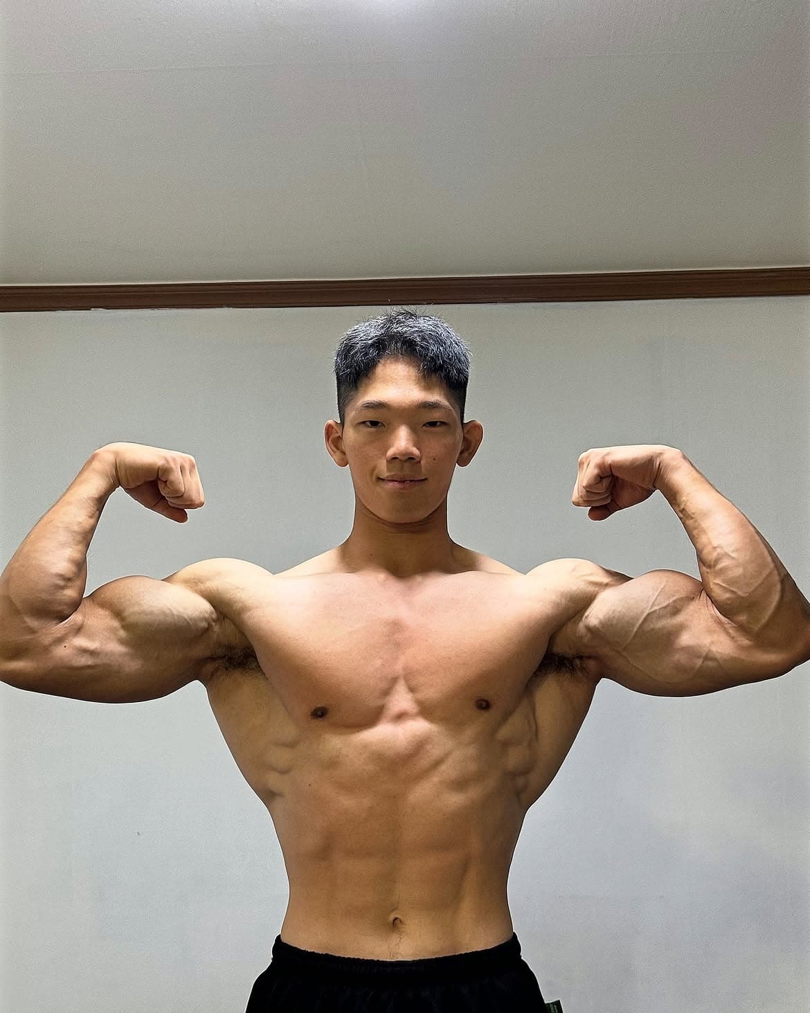 신병 강찬석 닮은 보디빌더 선수