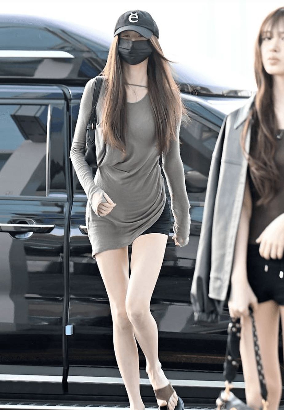 눈만 겨우 보였는데 난리 난 연예인 공항패션