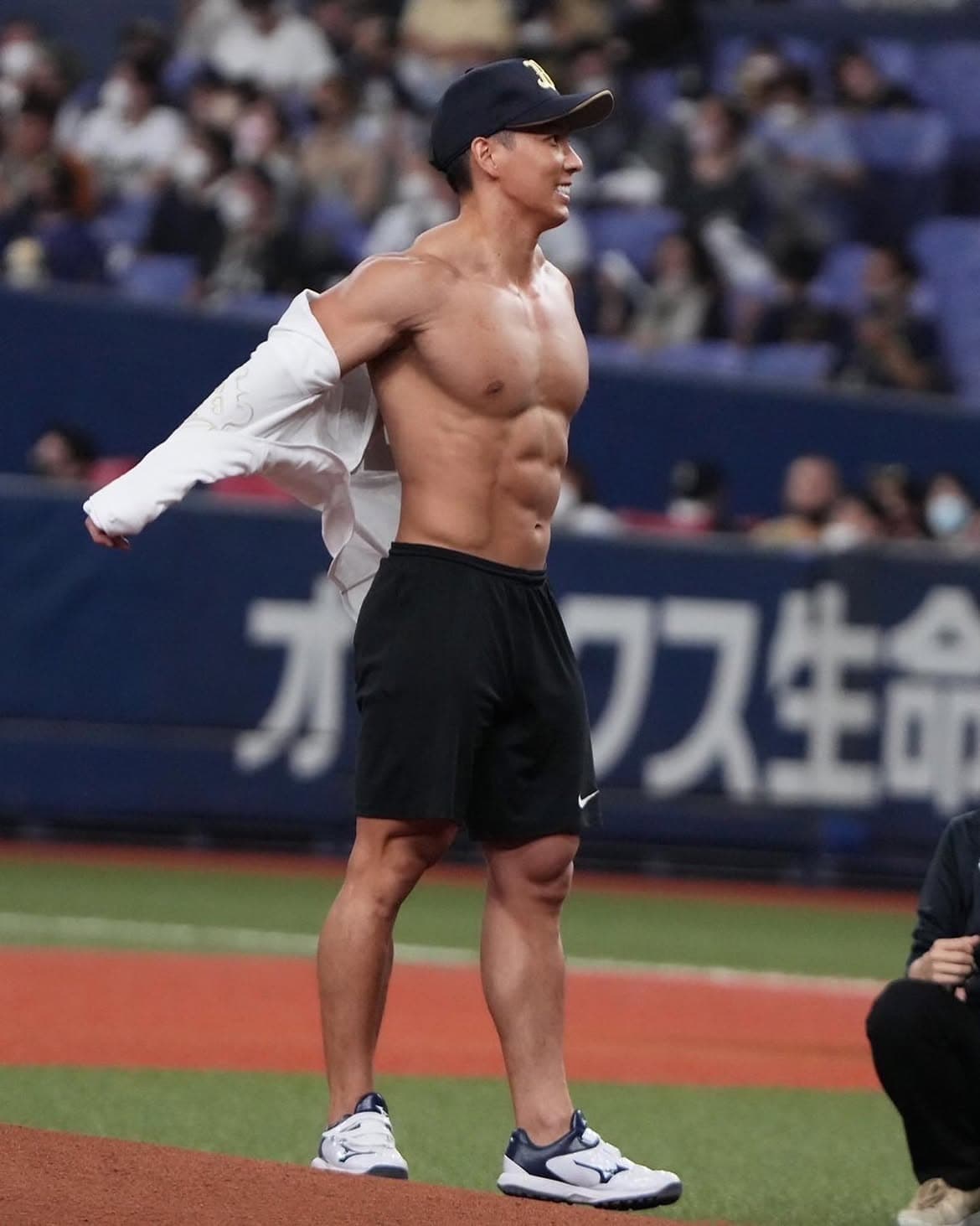 다시 화제되고 있는 일본 보디빌더 시구